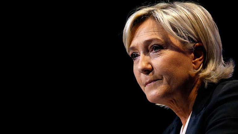 Η Λεπέν έλαβε κλήτευση από τις ανακριτικές αρχές για την υπόθεση των βοηθών της στο Ευρωπαϊκό Κοινοβούλιο