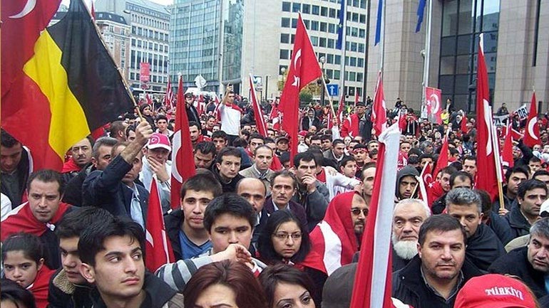 Ήπια απάντηση από τη Γερμανία στις αντιδράσεις της Άγκυρας για τις προεκλογικές συγκεντρώσεις