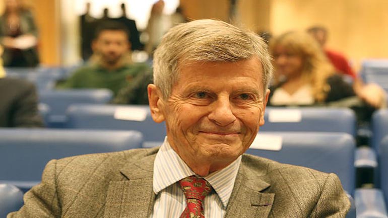 Γιώργος Δερτιλής: «Η δικτατορία των αμαθών πλησιάζει»