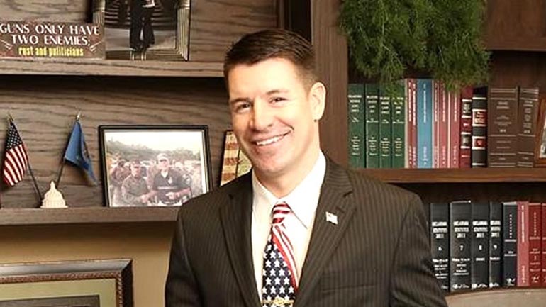 Ερωτηματολόγιο Ρεπουμπλικανού βουλευτή σε μουσουλμάνους σπουδαστές: «Χτυπάτε τις συζύγους σας;»