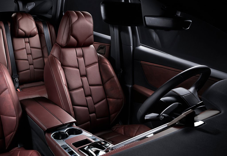 Βλέπεις το κάθισμα και θες να κάτσεις να το οδηγήσεις!