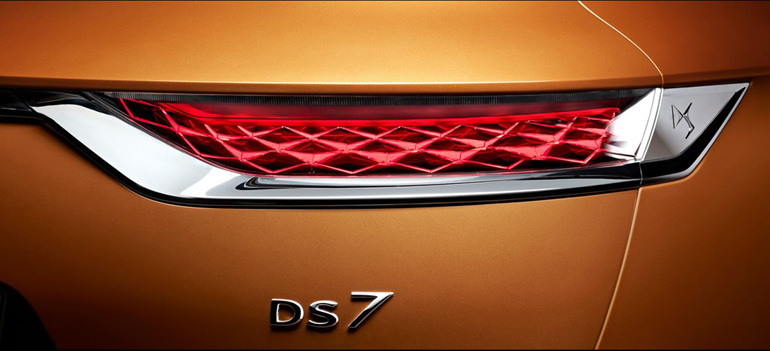 Τα οπίσια φωτιστικά σώματα...