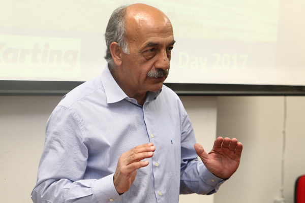 Ο Δημήτρης Μιχελακάκης