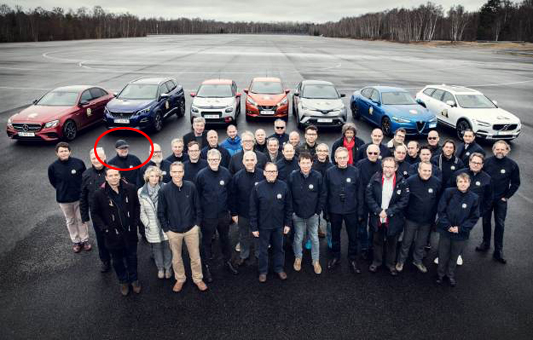 Ο μοναδικός Έλληνας (και με... καπελάκι) που εκπροσωπεί τον ευρωπαϊκό θεσμό COTY είναι ο Στράτης Χατζηπαναγιώτου (Η φωτογραφία είναι πρόσφατη από την Γαλλία)...