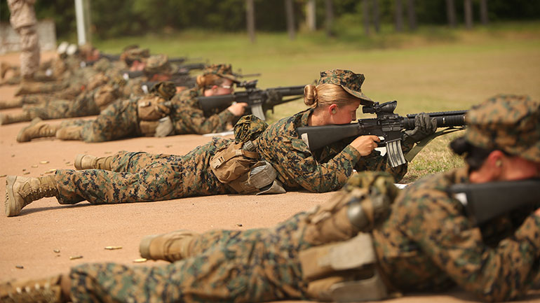 Ομάδα στο Facebook δημοσιεύει γυμνές φωτογραφίες από γυναίκες του Στρατού των ΗΠΑ