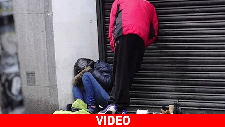 Σοκαριστικό βίντεο: Άστεγοι στο Μάντσεστερ μετατρέπονται σε ζόμπι μετά τη λήψη φαρμάκου