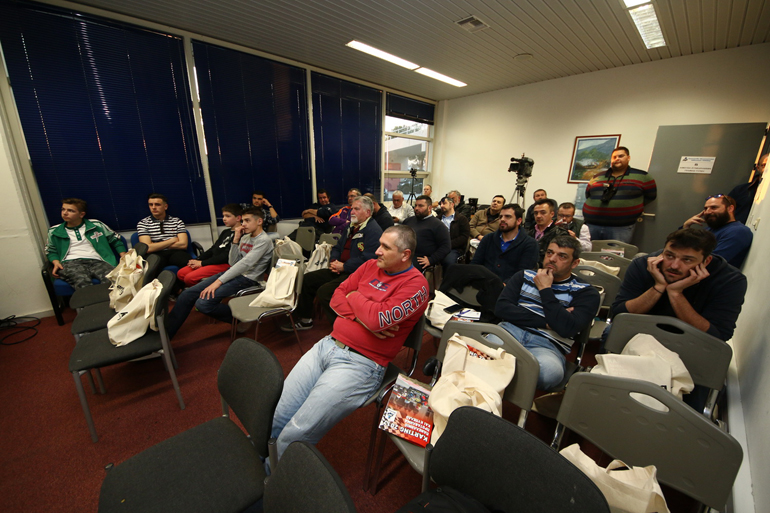 Οι δημοσιογράφοι ήταν μετρημένοι στα δάχτυλα...