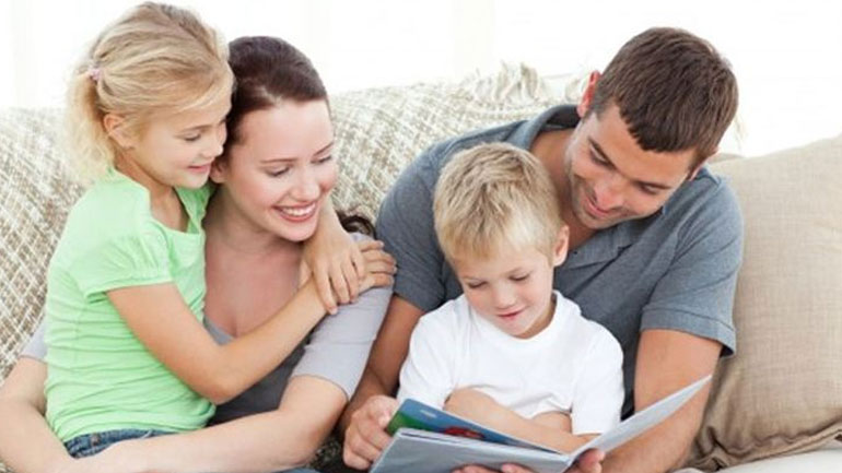 H παιδίατρος συμβουλεύει: Μεγαλώνοντας με το βιβλίο… από την παιδική ηλικία