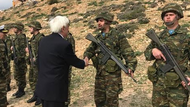 Ο Πρόεδρος της Δημοκρατίας χαιρετά τους φαντάρους του φυλακίου Ψερίμου
