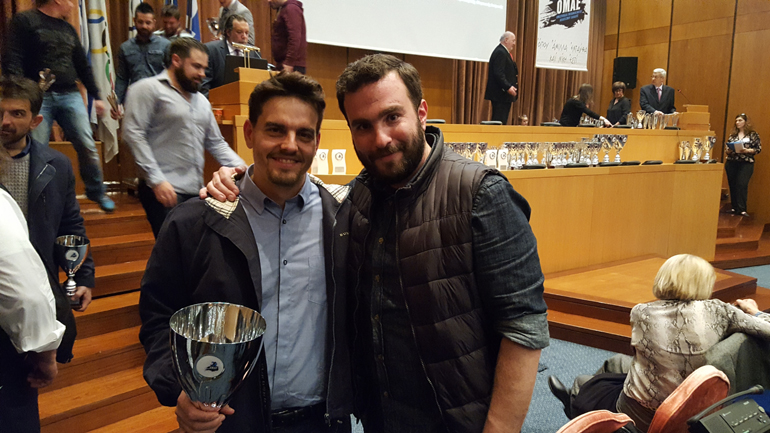 Τα ξαδέρφια Γιώργος Κεχαγιάς (αριστερά, πρωταθλητής στην κατηγορία Ε) και Πάνος Κέκκης