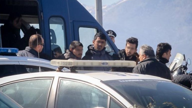 Η ώρα της απολογίας για τους 14 του κυκλώματος των μεταναστών