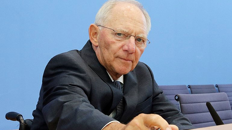 Νέες απειλές Σόιμπλε για Grexit