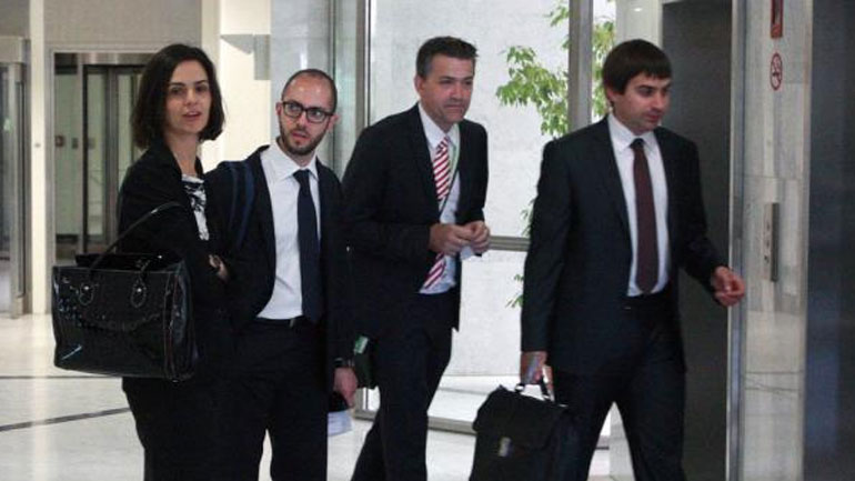 Κομισιόν: Παραμένουν οι θεσμοί στην Αθήνα