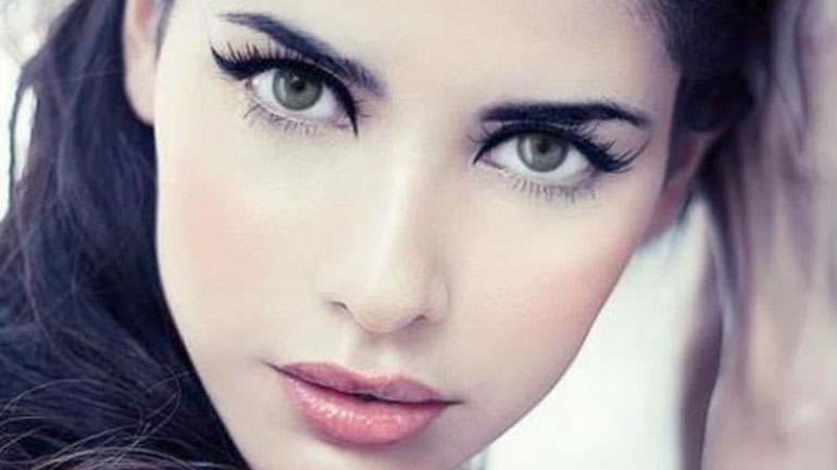 Πώς θα κάνετε το μακιγιάζ σας να «κρατήσει» για ώρες;