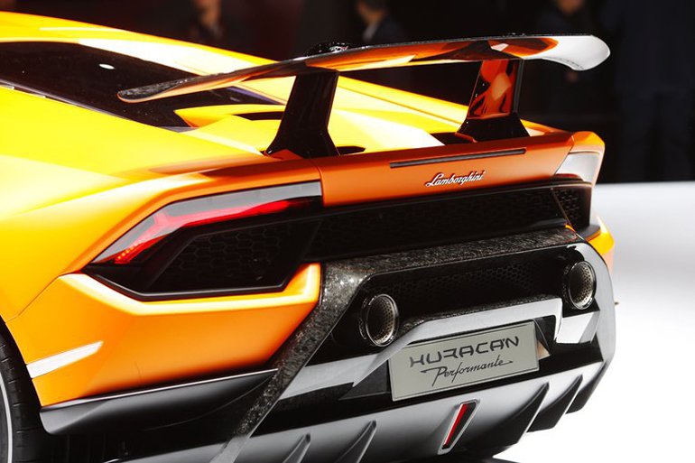 Η πίσω αεροτομή βοηθά στην παραγωγή κάθετης δύναμης όταν τα χιλιόμετρα είναι πολλά.