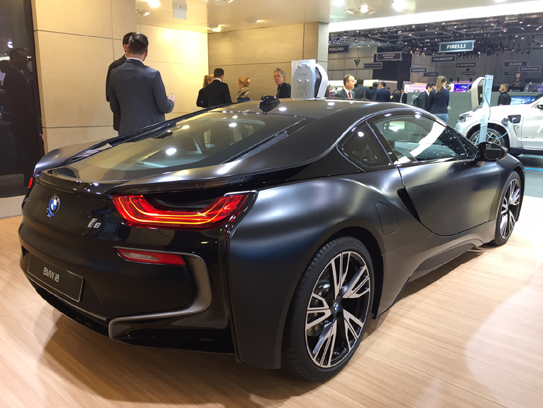 Απίστευτα προκλητικό αυτοκίνητο που κυκλοφορεί κανονικά στους δρόμους!