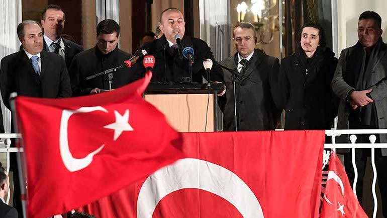 Τσαβούσογλου προς Βερολίνο: Μη μας δίνετε μαθήματα δημοκρατίας