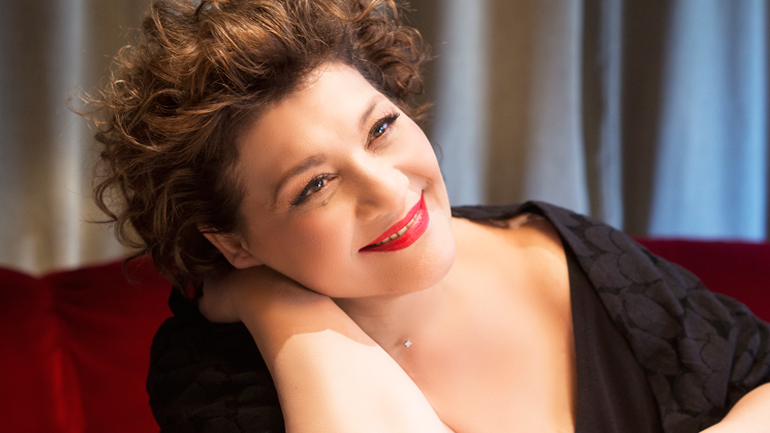 Η Γιώτα Νέγκα στο «Royal Theater» στην Πάτρα