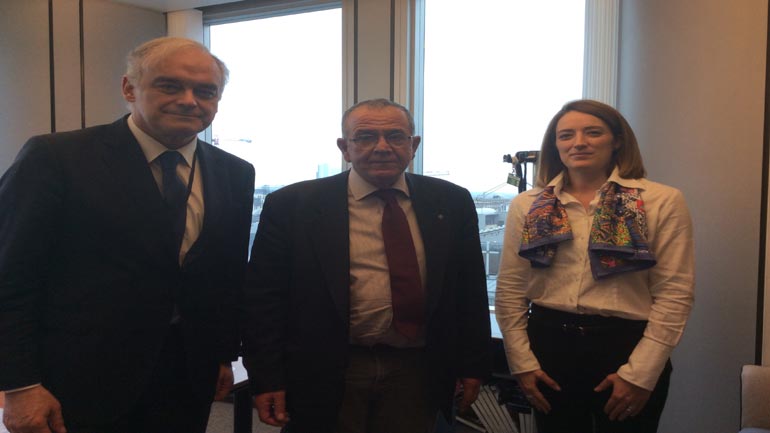 Συνάντηση Μουζάλα-Αβραμόπουλου στις Βρυξέλλες για τη μετεγκατάσταση των προσφύγων