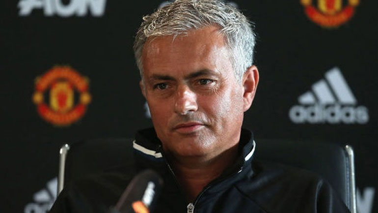 Μουρίνιο: «Αδυνατώ να πιστέψω ότι θα παίξουμε σε τέτοιο γήπεδο»