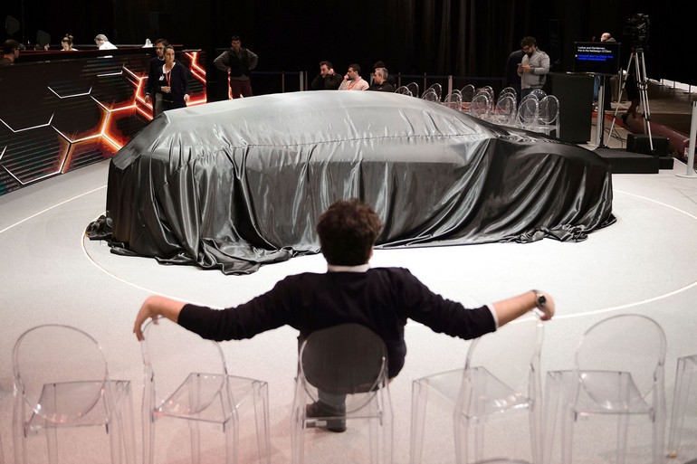 Λίγη ώρα πριν αρχίσουν οι αποκαλύψεις