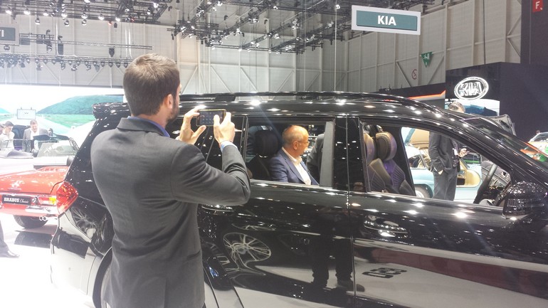 Φωτογραφίζοντας τον Dieter Zetsche μέσα στο Brabus