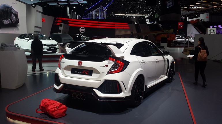 Ακραίο το νέο Civic Type R. Τεράστια πτέρυγα και απολήξεις