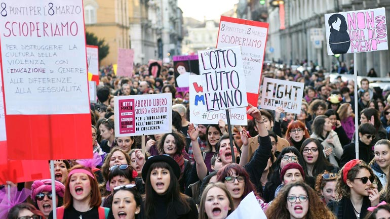 Ιταλία: Προβλήματα στις αστικές συγκοινωνίες και στον τομέα της υγείας λόγω της μαζικής απεργίας υπέρ των γυναικών
