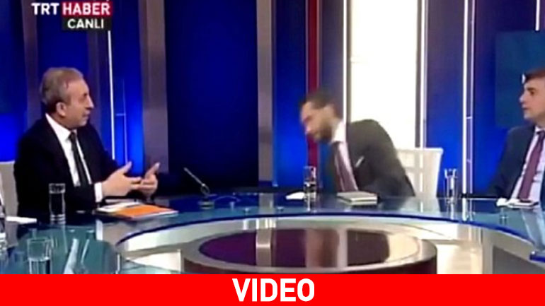 Τούρκος δημοσιογράφος λιποθύμησε εν ώρα εκπομπής