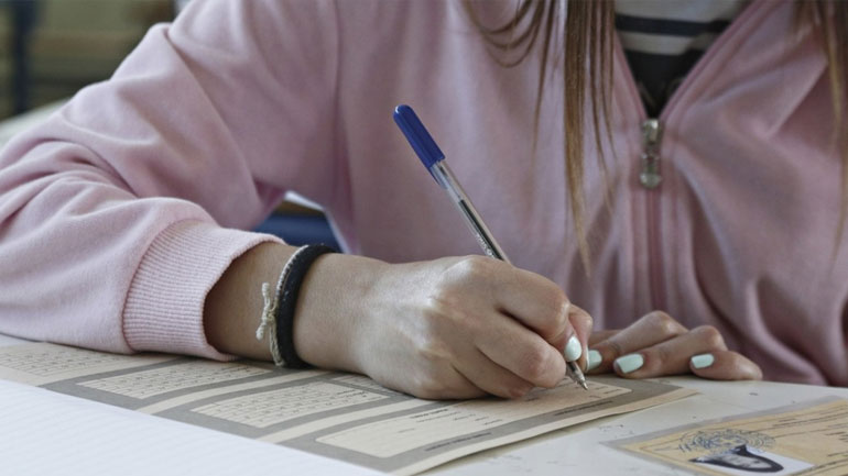 Έως την Παρασκευή η υποβολή αιτήσεων για τις πανελλαδικές εξετάσεις