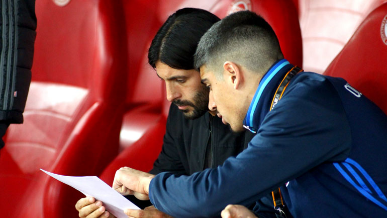 Ο Τσόρι είναι θεατής στο ματς καθώς δεν έχει δηλωθει στην ευρωπαϊκή λίστα