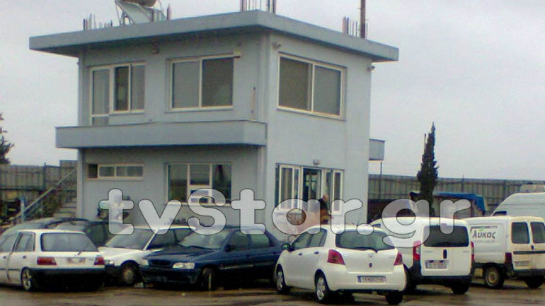 Θήβα: Μπoύκαραν σε εργοστάσιο πυροβολώντας… Θήβα: Μπoύκαραν σε εργοστάσιο πυροβολώντας…