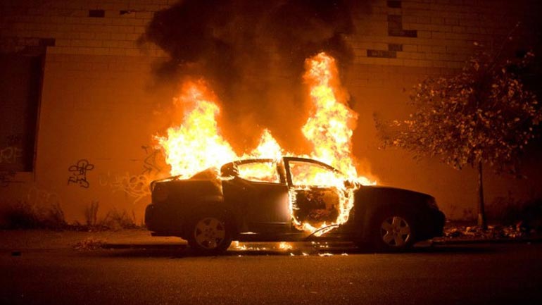 Κάηκε πολυτελές αυτοκίνητο στο Ηράκλειο