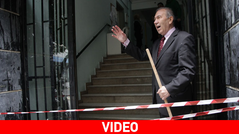 Εμπρηστική επίθεση στο δημαρχείο και στα ΕΛΤΑ Δάφνης