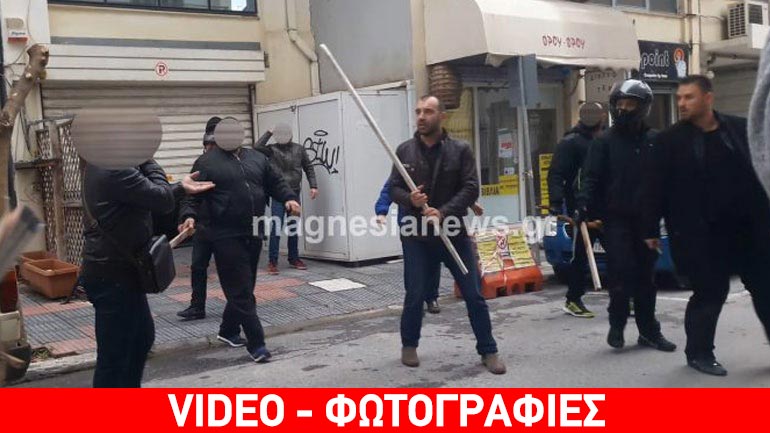 Βόλος: Κραδαίνοντας ξύλα φυγαδεύτηκαν Κασιδιάρης-Ηλιόπουλος από τα στούντιο του ΑSTRA