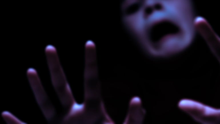 Σοκ: Μπήκε στο Facebook του πατέρα της και είδε ότι προσέγγιζε ανήλικα!