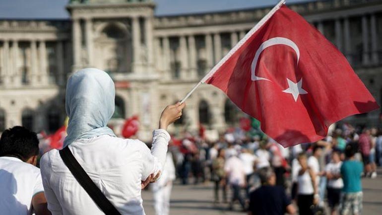 Αυστρία: Συνεχίζεται ο σάλος με τις προεκλογικές εμφανίσεις Τούρκων πολιτικών