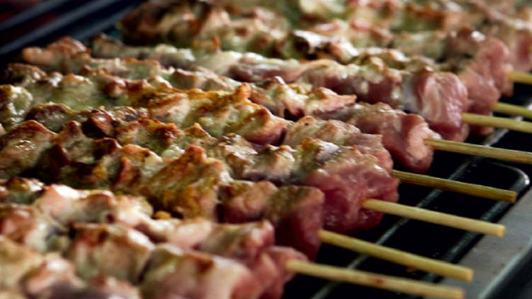 Πάτρα: Επίθεση σε αστυνομικό με άρωμα… σουβλάκι