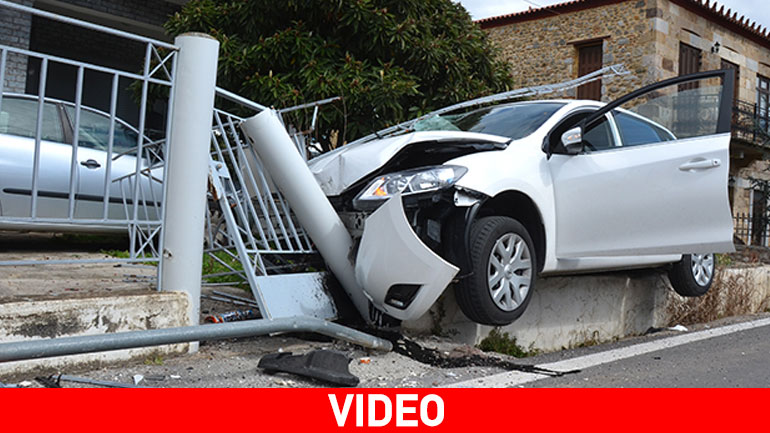 Αυτοκίνητο πετάχτηκε στον αέρα και μπήκε στην αυλή σπιτιού