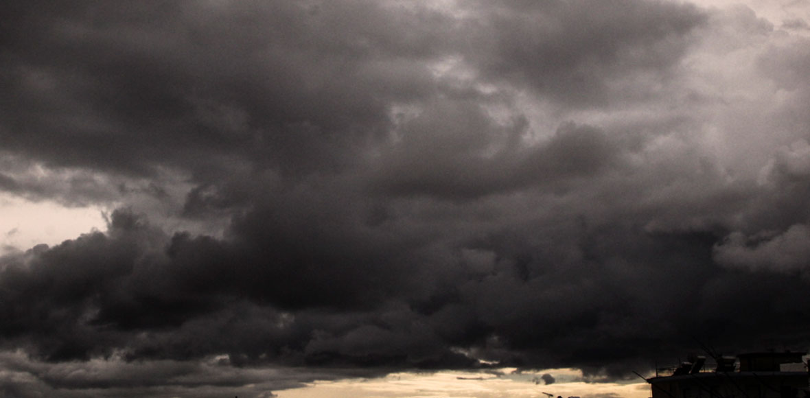 Μαύρη μαυρίλα πλάκωσε…