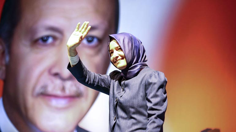 Υπό κράτηση έθεσαν οι ολλανδικές αρχές την υπουργό Οικογενειακών Υποθέσεων της Τουρκίας