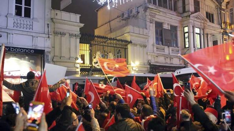 H ολλανδική κυβέρνηση χαρακτήρισε ανεύθυνη την επίσκεψη στη χώρα της Τουρκάλας υπουργού Οικογενειακών Υποθέσεων