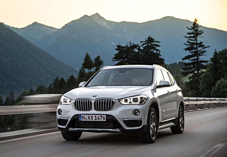 Η BMW Χ1 οδηγεί την... κούρσα!