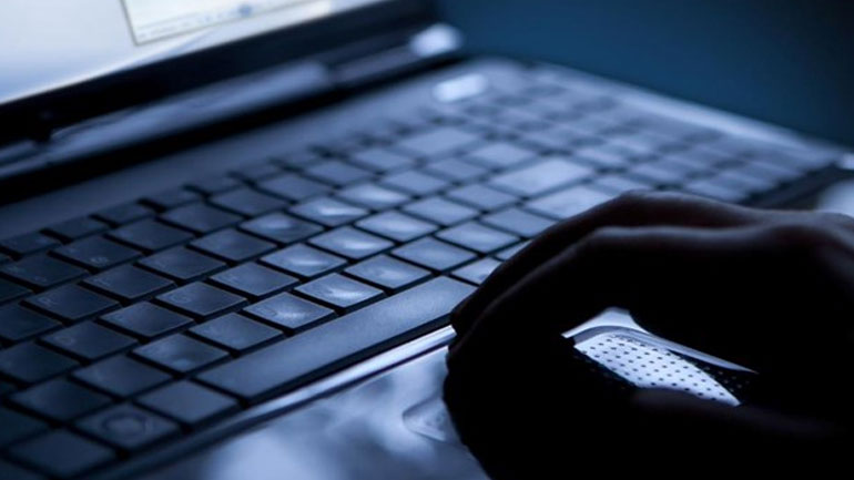 Aστροφυσικός, κατηγορούμενος για παιδική πορνογραφία, έριξε το φταίξιμο στο… Πάρκινσον!