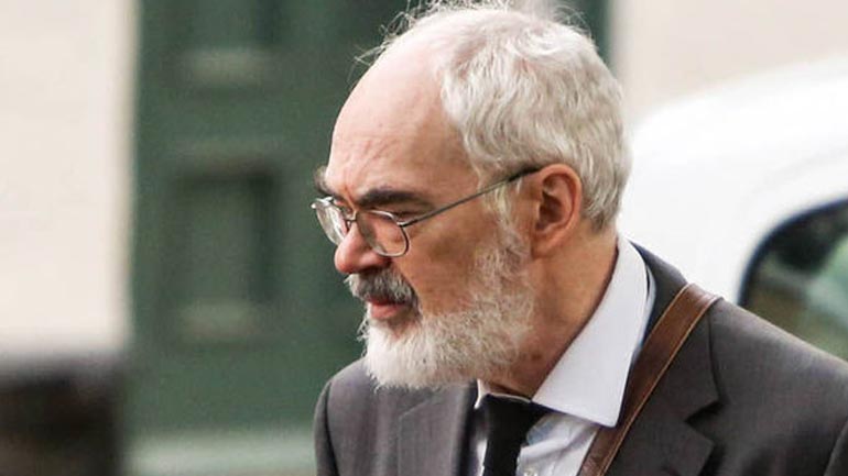 Βρετανία: Παιδόφιλος αστροφυσικός έριξε το φταίξιμο για τις πράξεις του στις παρενέργειες των φαρμάκων για τη νόσο Πάρκινσον