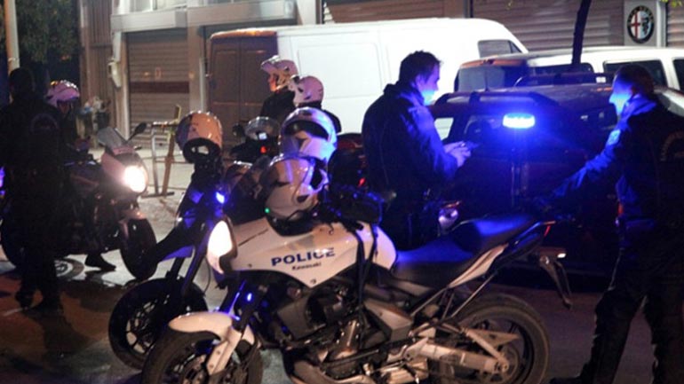 Λάρισα: Συμπλοκή παρέας με αστυνομικούς για την αποφυγή ελέγχου