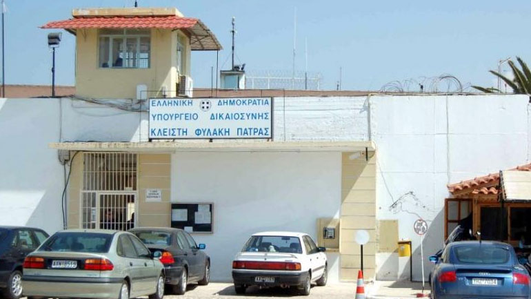 Xειρούργησαν κρατούμενο, χωρίς να του βγάλουν τις χειροπέδες