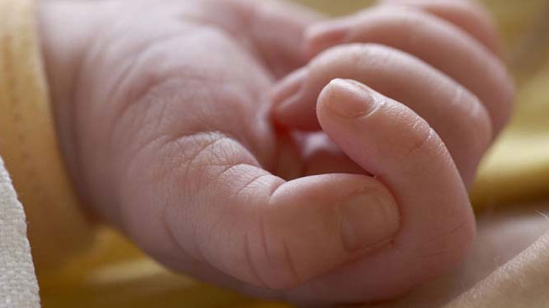 Σοκ: Βρέφος βρέθηκε νεκρό ανάμεσα σε ανακυκλώσιμα υλικά