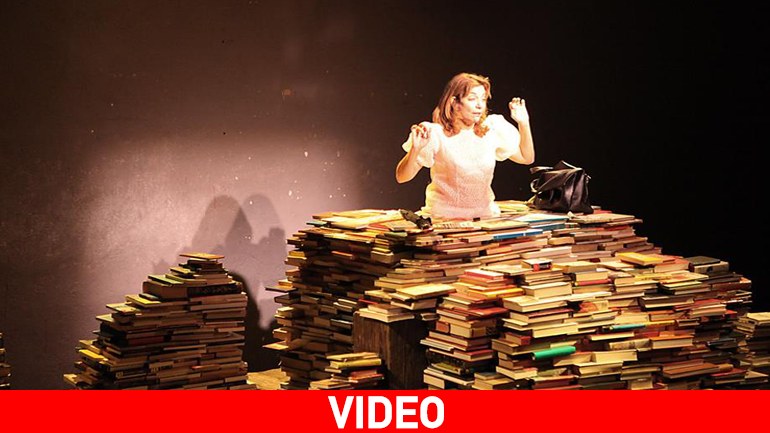 Τελευταίος μήνας παραστάσεων για τις «Ευτυχισμένες Μέρες»  με την Όλια Λαζαρίδου