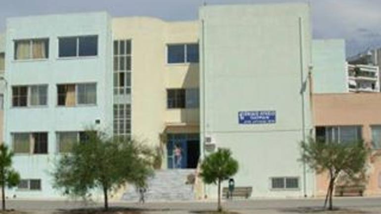 Πάτρα: Γκρεμίζεται το σεισμόπληκτο κτίριο του 10ου Λυκείου